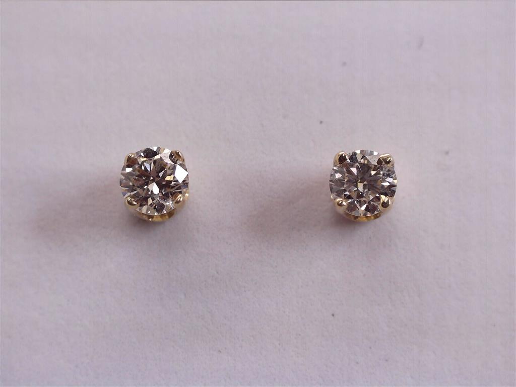 Diamond Stud Earring