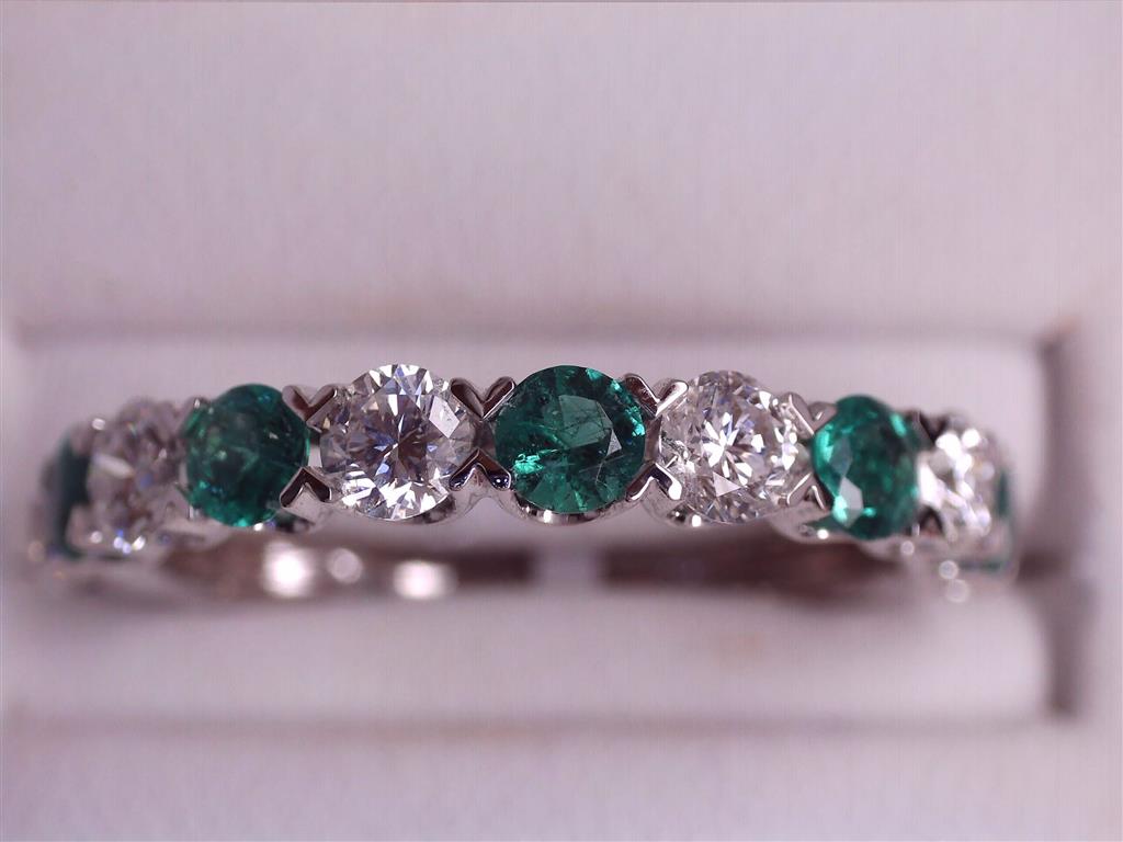 Diamond Wedding Bands - Women'