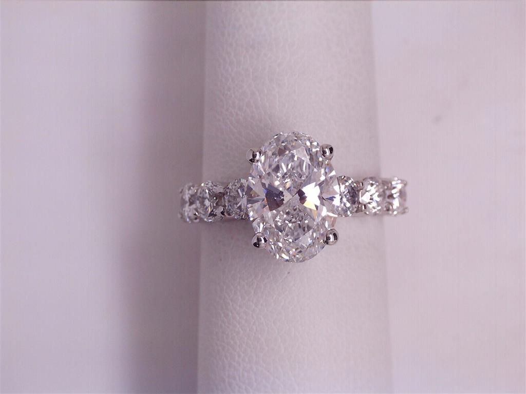 LAB GROWN DIAMOND ENGAGEMENT RING