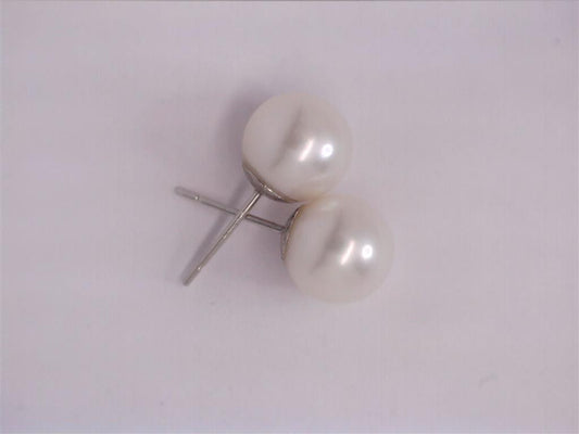 Pearl Earring