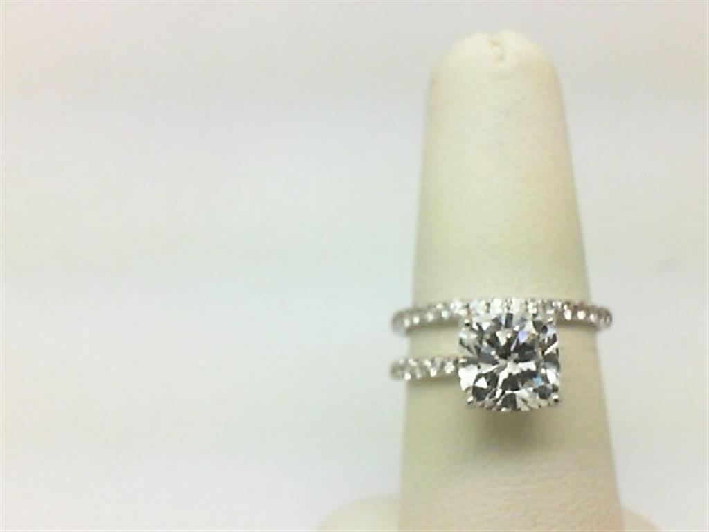 LAB GROWN DIAMOND ENGAGEMENT RING